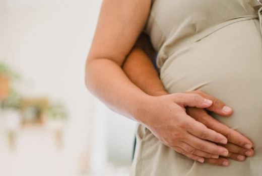 Esencialna hranila med nosečnostjo